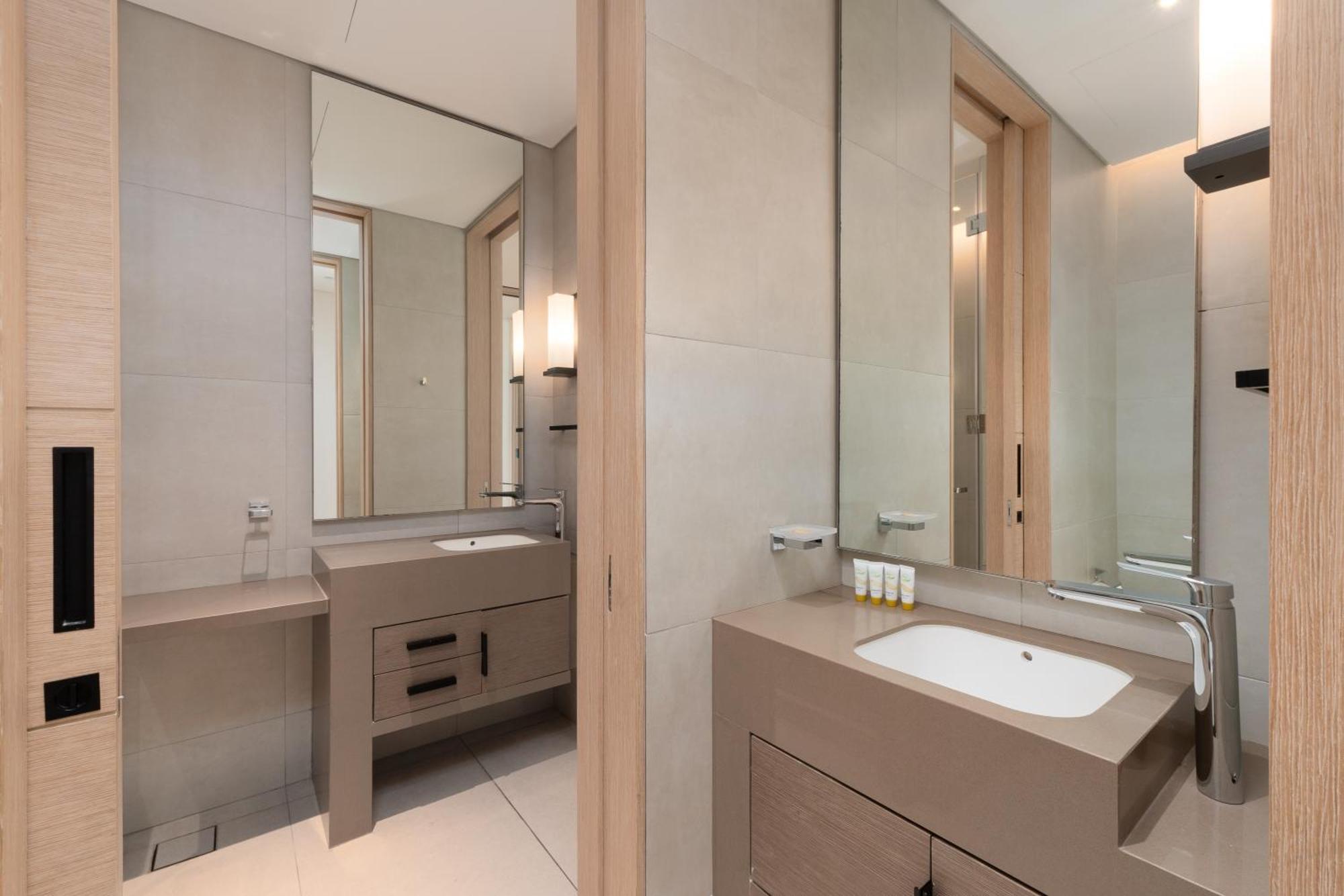 Address Jbr With Sea View & Maid - Mint